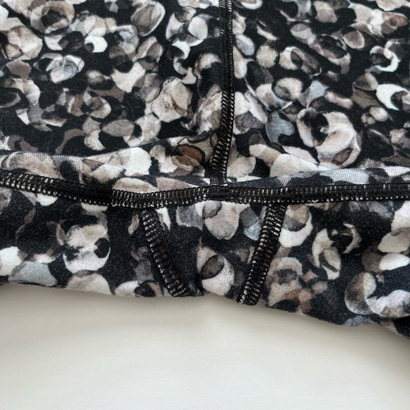 Fabletics PowerHold Leggings Pebble Print Size Medium - Picture 5 of 9